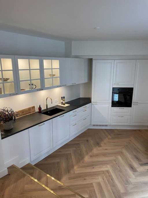 Nyrenoveret Charmerende Lejlighed I Odense C! Apartment Bagian luar foto