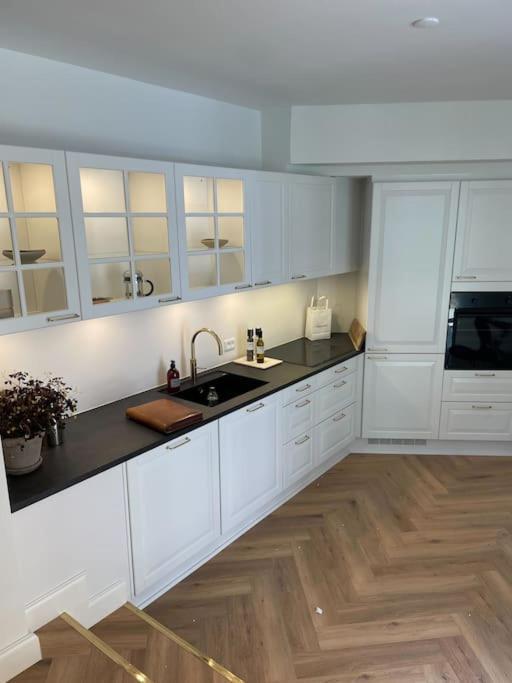 Nyrenoveret Charmerende Lejlighed I Odense C! Apartment Bagian luar foto
