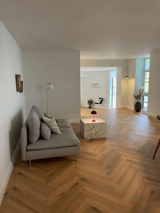 Nyrenoveret Charmerende Lejlighed I Odense C! Apartment Bagian luar foto
