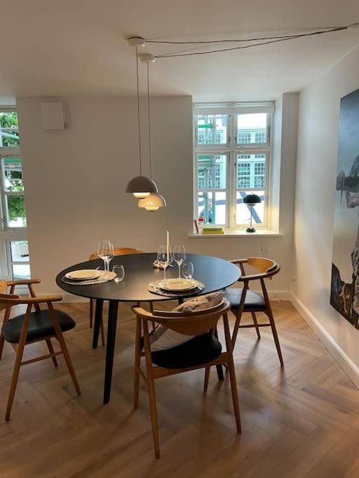 Nyrenoveret Charmerende Lejlighed I Odense C! Apartment Bagian luar foto