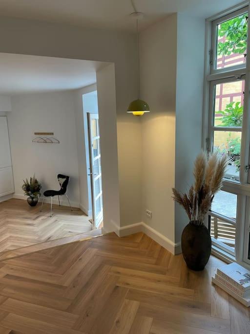 Nyrenoveret Charmerende Lejlighed I Odense C! Apartment Bagian luar foto