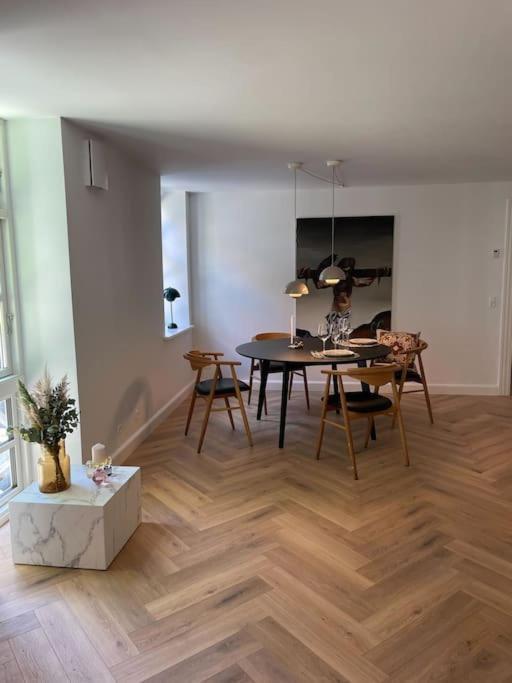 Nyrenoveret Charmerende Lejlighed I Odense C! Apartment Bagian luar foto