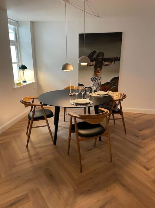 Nyrenoveret Charmerende Lejlighed I Odense C! Apartment Bagian luar foto