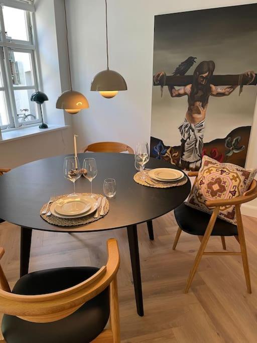 Nyrenoveret Charmerende Lejlighed I Odense C! Apartment Bagian luar foto