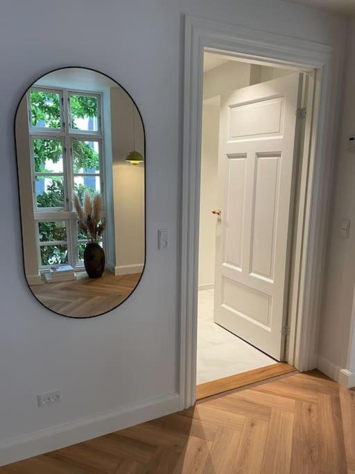 Nyrenoveret Charmerende Lejlighed I Odense C! Apartment Bagian luar foto