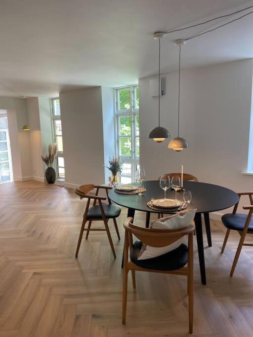 Nyrenoveret Charmerende Lejlighed I Odense C! Apartment Bagian luar foto